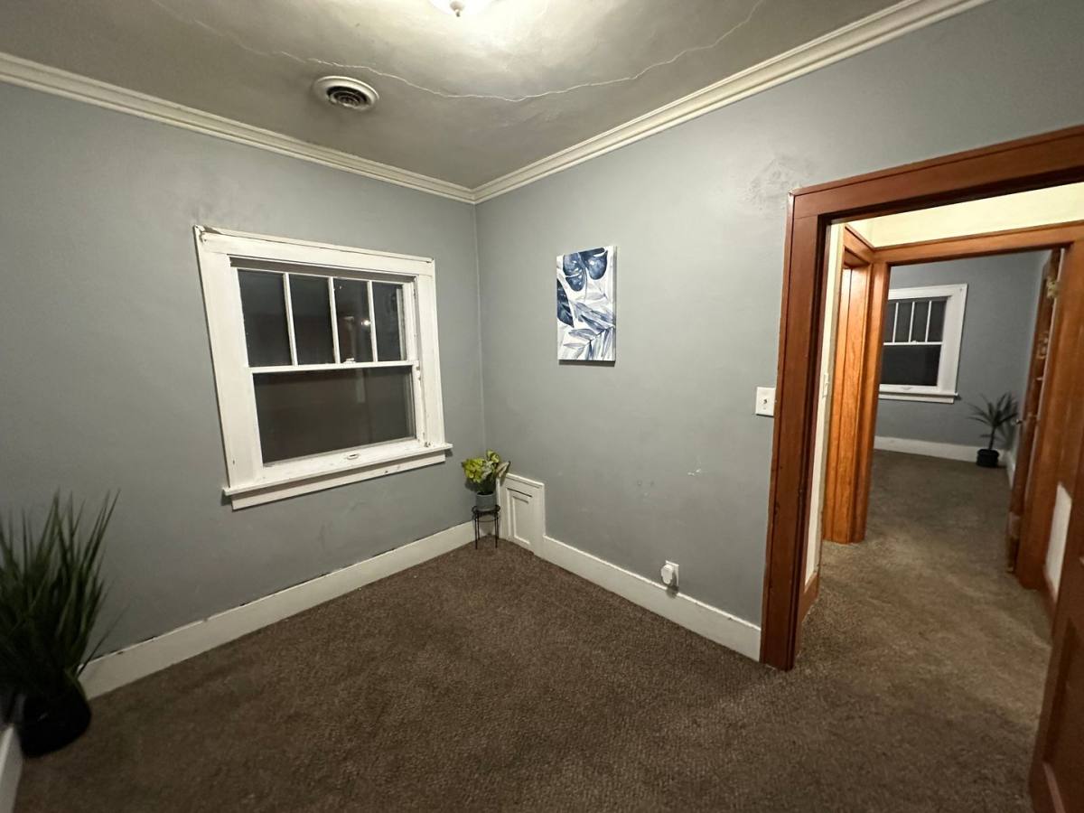 Apartment for rent at 1524 1 2 W, Waterloo, IA 50702