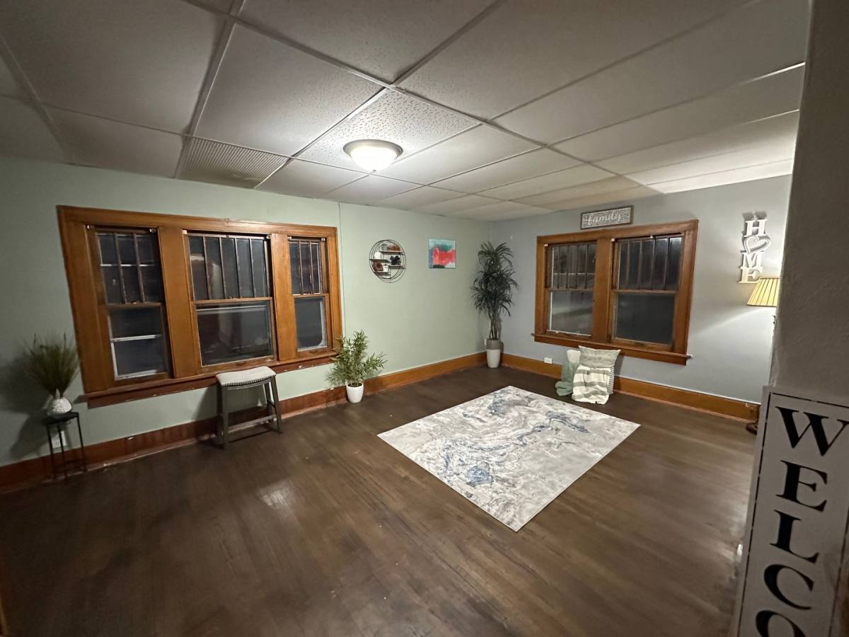 Apartment for rent at 1524 1 2 W, Waterloo, IA 50702