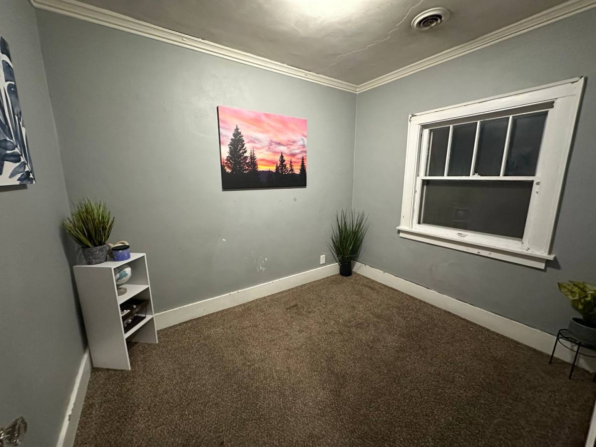 Apartment for rent at 1524 1 2 W, Waterloo, IA 50702