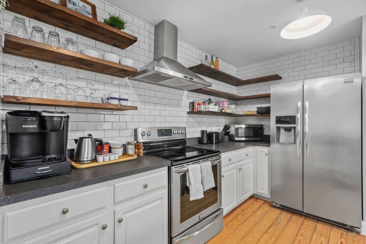 Apartment for rent at 404 N Laurel Ave, Charlotte, NC 28204