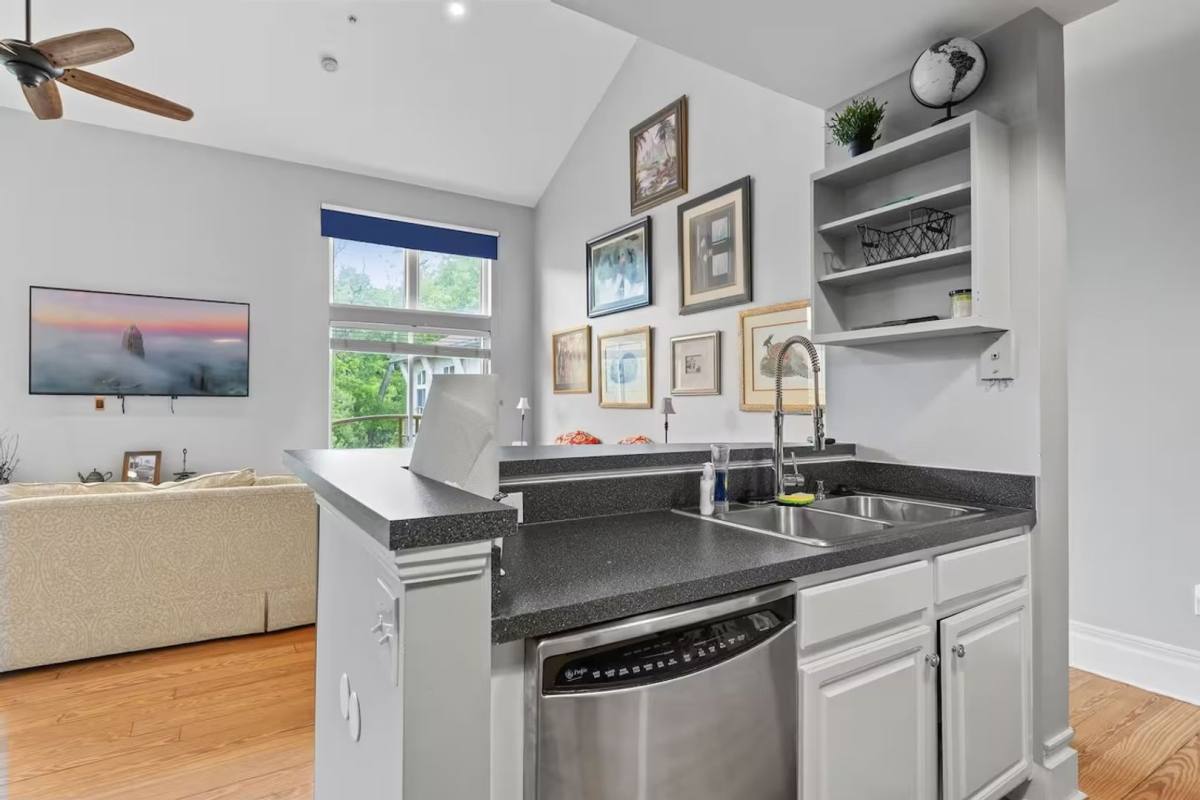 Apartment for rent at 404 N Laurel Ave, Charlotte, NC 28204