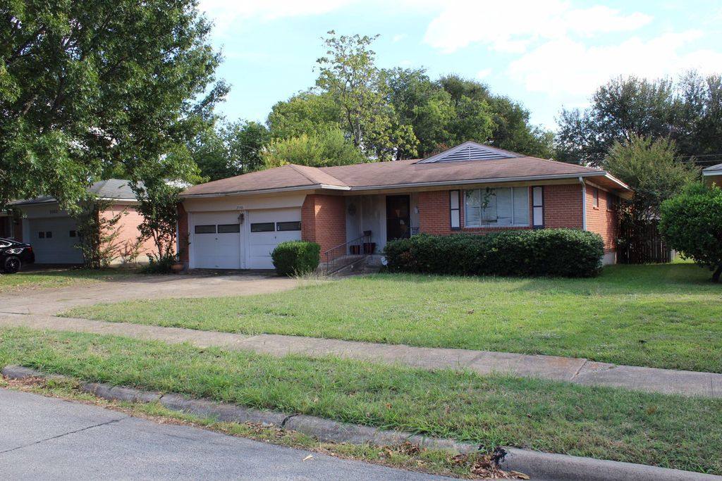 House for rent at 2346 Hillsboro Ave, Dallas, TX 75228
