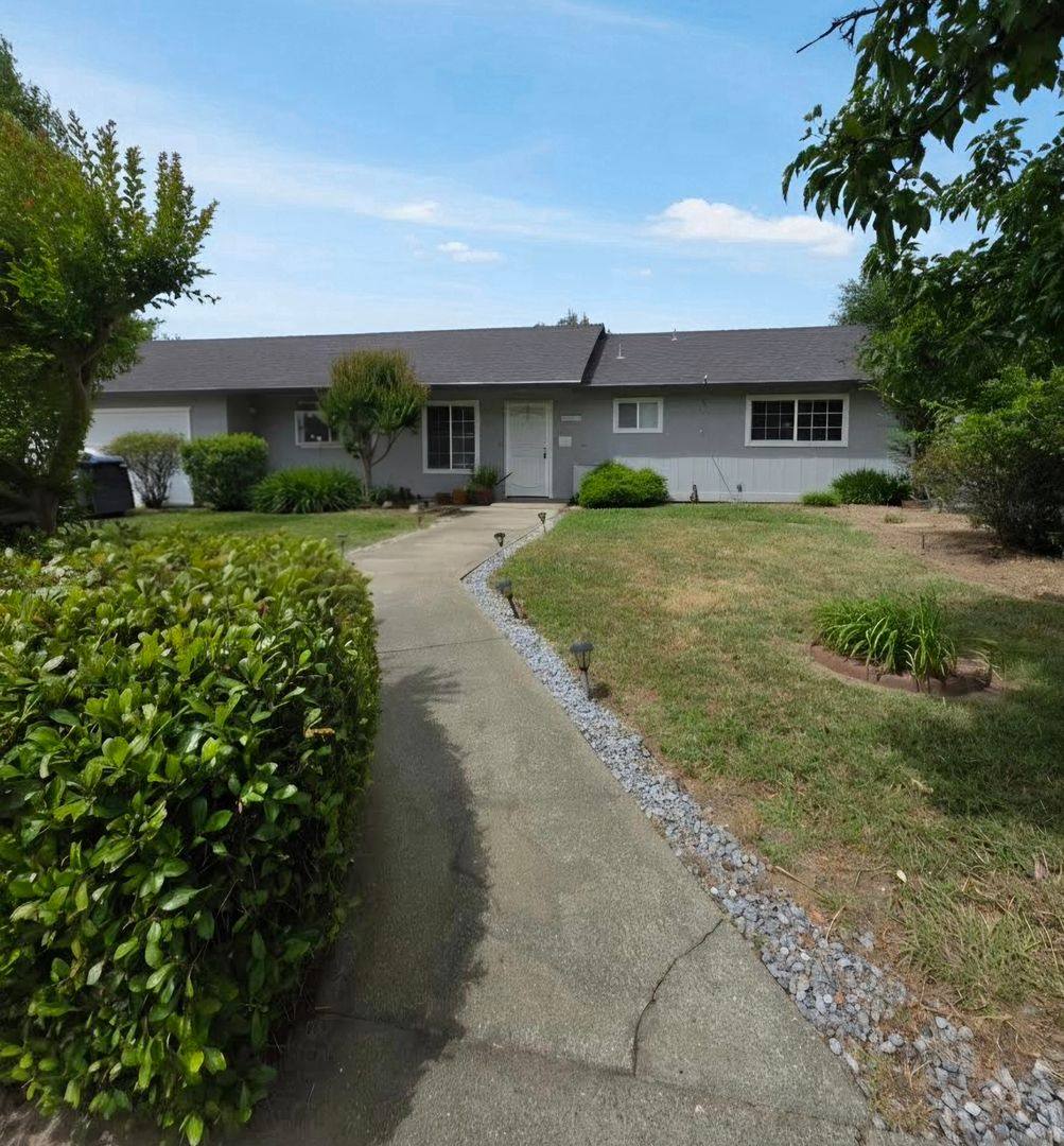 House for rent at 1424 Calexico Dr, Redding, CA 96003