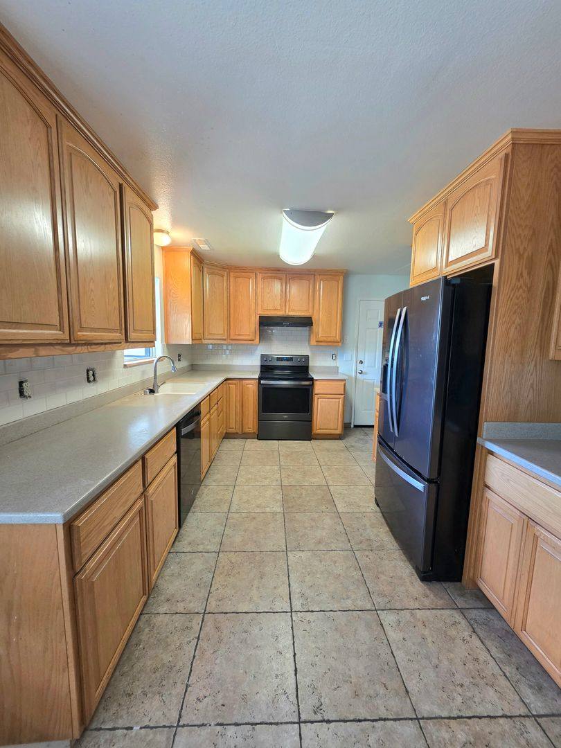 House for rent at 1424 Calexico Dr, Redding, CA 96003