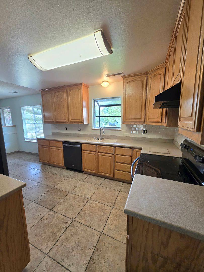 House for rent at 1424 Calexico Dr, Redding, CA 96003