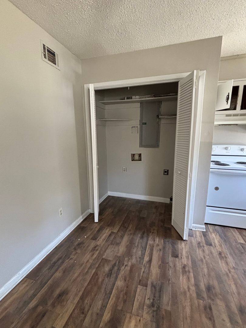Apartment for rent at 122 Gause St, Hinesville, GA 31313