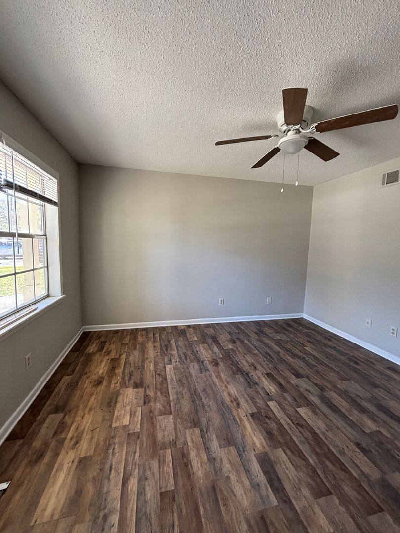 Apartment for rent at 122 Gause St, Hinesville, GA 31313