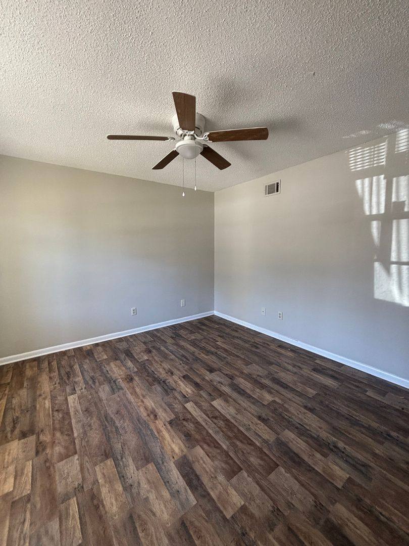 Apartment for rent at 122 Gause St, Hinesville, GA 31313