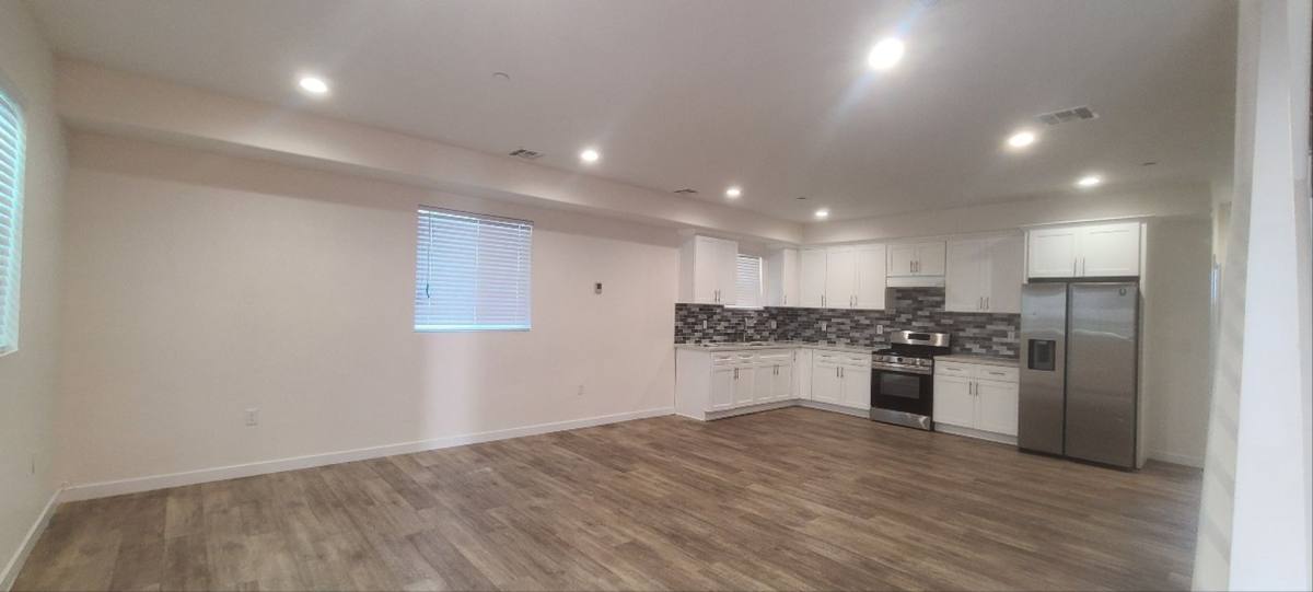 Apartment for rent at 10611 S Broadway, Los Angeles, CA 90003