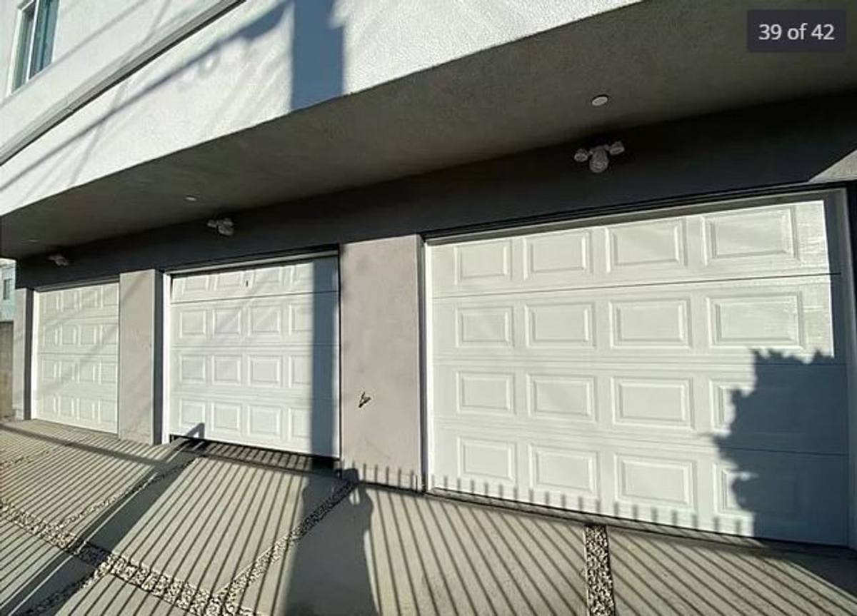 Apartment for rent at 10611 S Broadway, Los Angeles, CA 90003