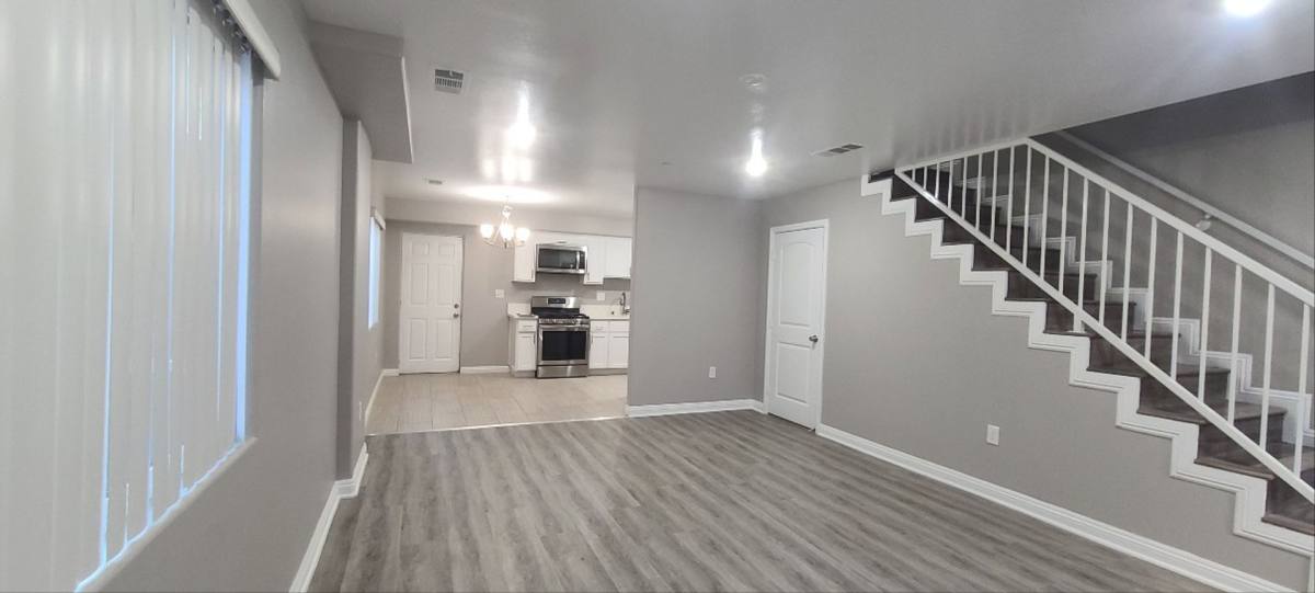 Apartment for rent at 10611 S Broadway, Los Angeles, CA 90003