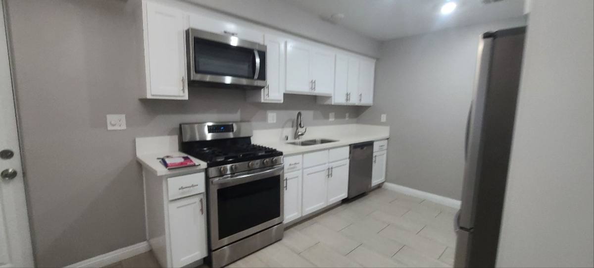 Apartment for rent at 10611 S Broadway, Los Angeles, CA 90003