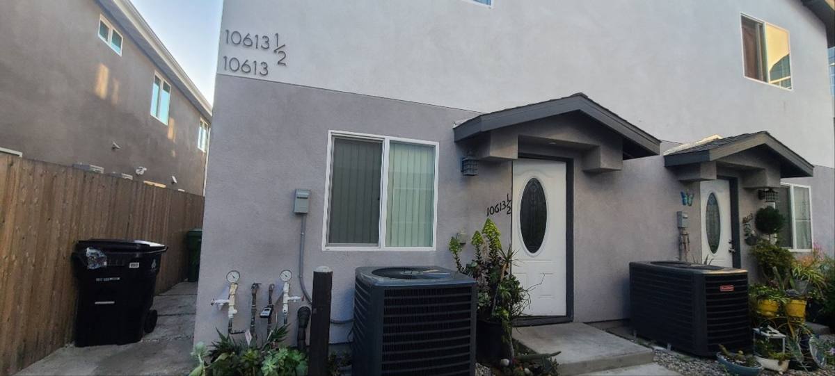 Apartment for rent at 10611 S Broadway, Los Angeles, CA 90003