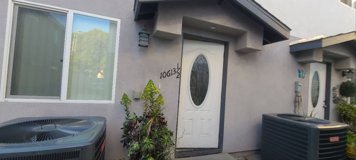 Apartment for rent at 10611 S Broadway, Los Angeles, CA 90003