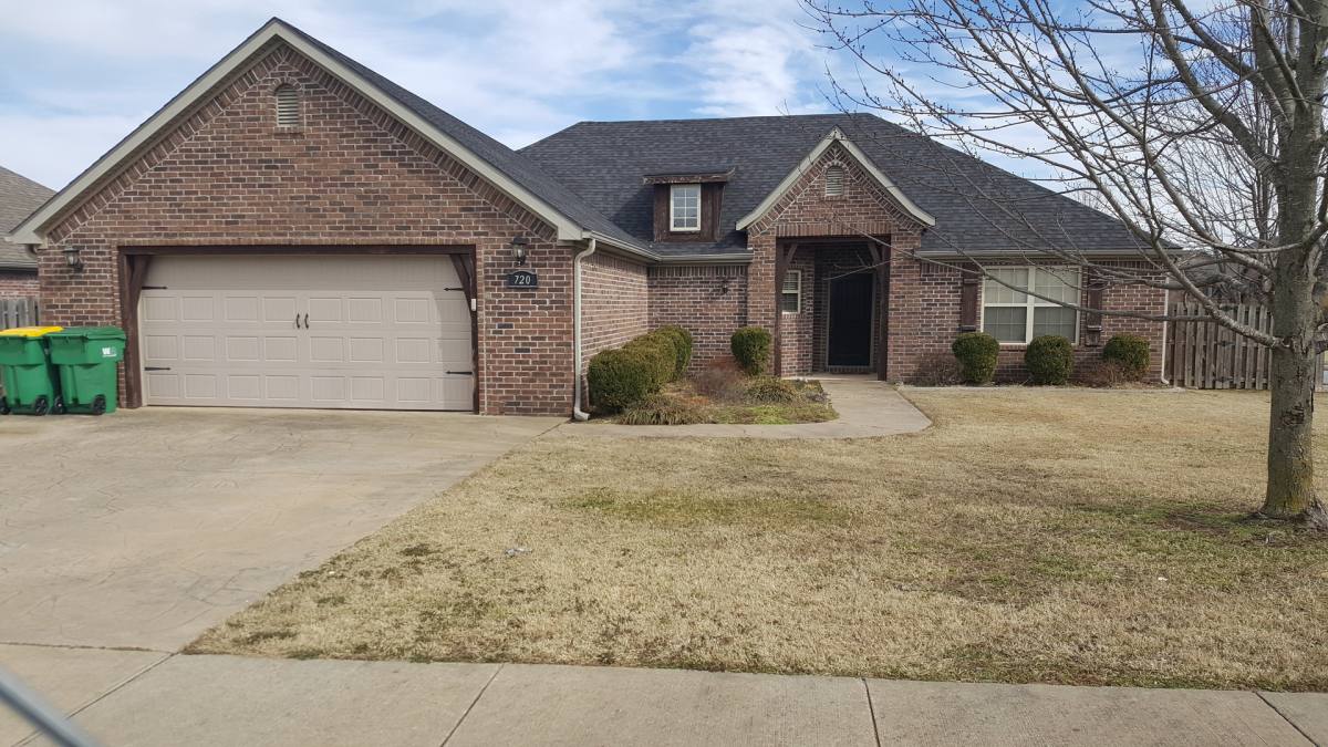 House for rent at 720 Venice St, Centerton, AR 72719