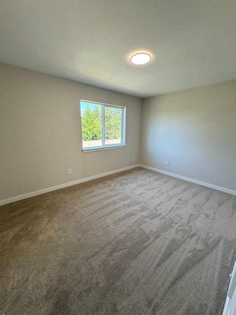 House for rent at 13822 Oatfield Rd, Portland, OR 97222