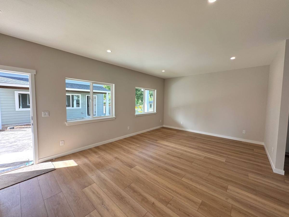 House for rent at 13822 Oatfield Rd, Portland, OR 97222
