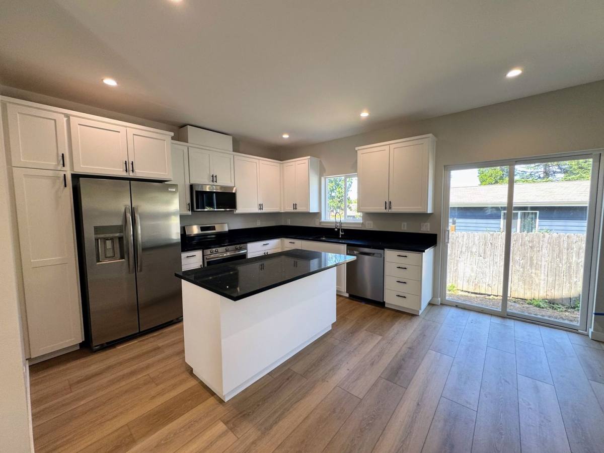 House for rent at 13822 Oatfield Rd, Portland, OR 97222