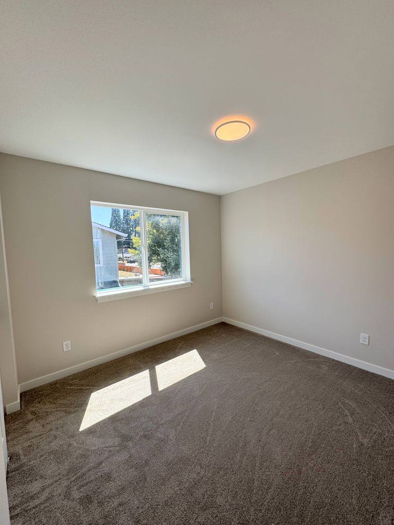 House for rent at 13822 Oatfield Rd, Portland, OR 97222