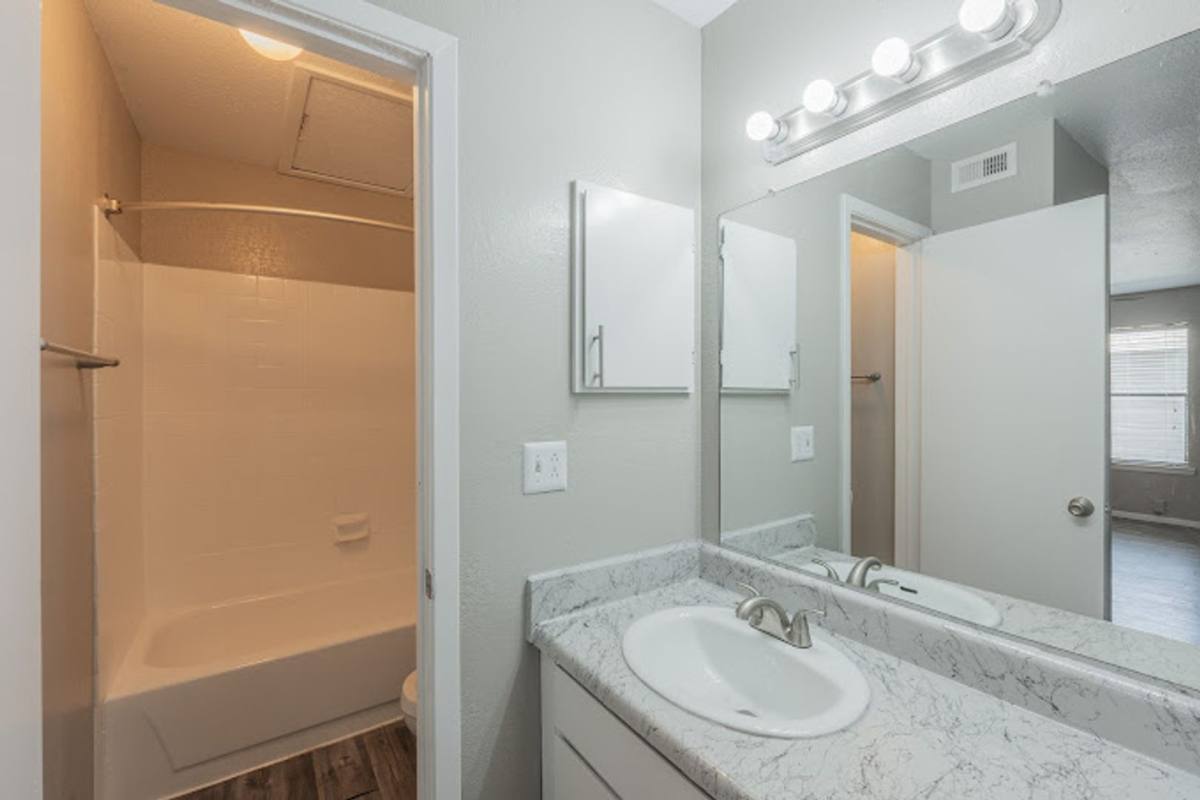 Townhouse for rent at 1208 Park Vista Dr, Arlington, TX 76012