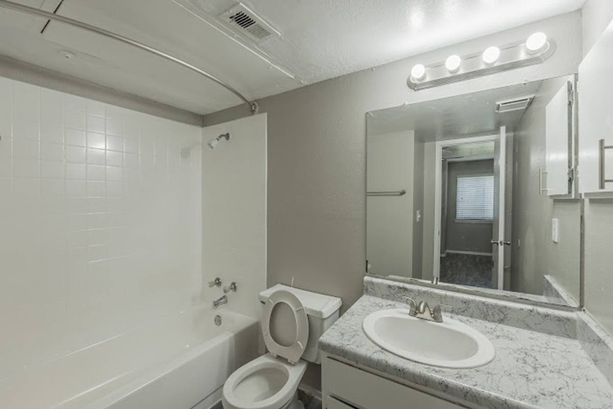 Townhouse for rent at 1208 Park Vista Dr, Arlington, TX 76012
