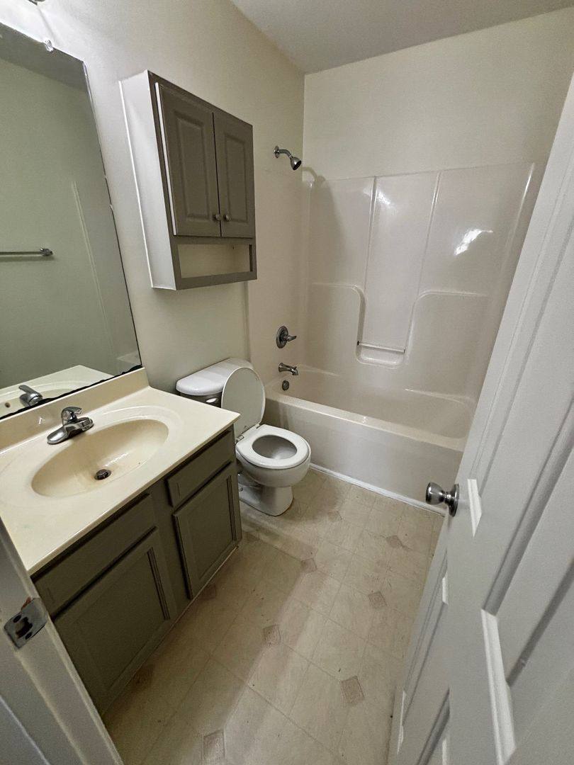 Townhouse for rent at 207 Ashwood Dr, Jacksonville, NC 28546