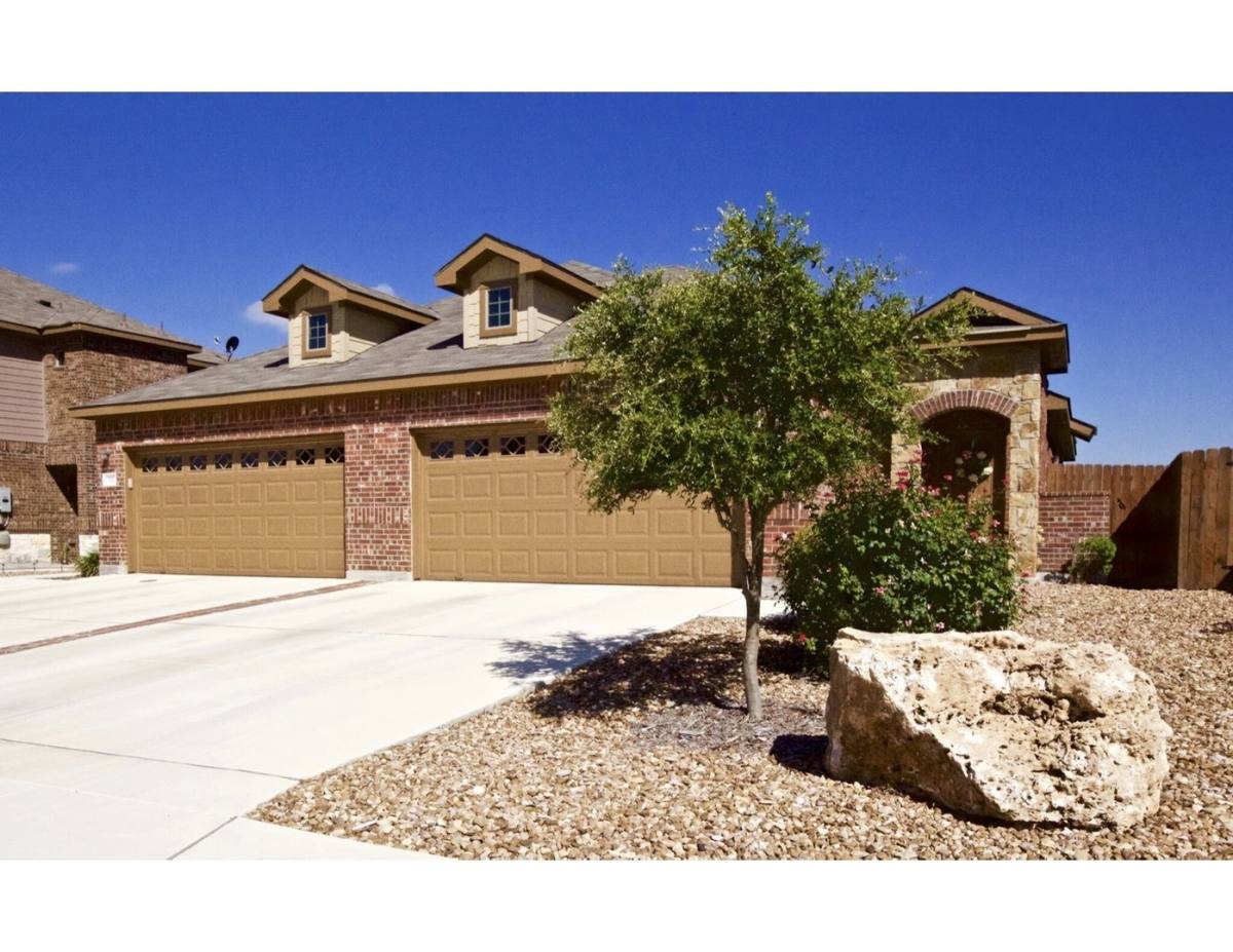 Townhouse for rent at 223 Hidden Springs Dr, Bastrop, TX 78602