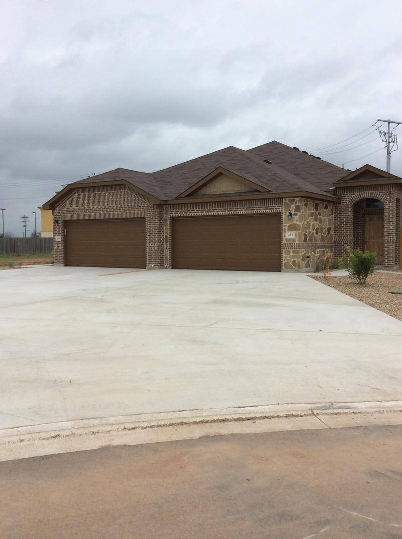 Townhouse for rent at 253 Hidden Springs Dr, Bastrop, TX 78602