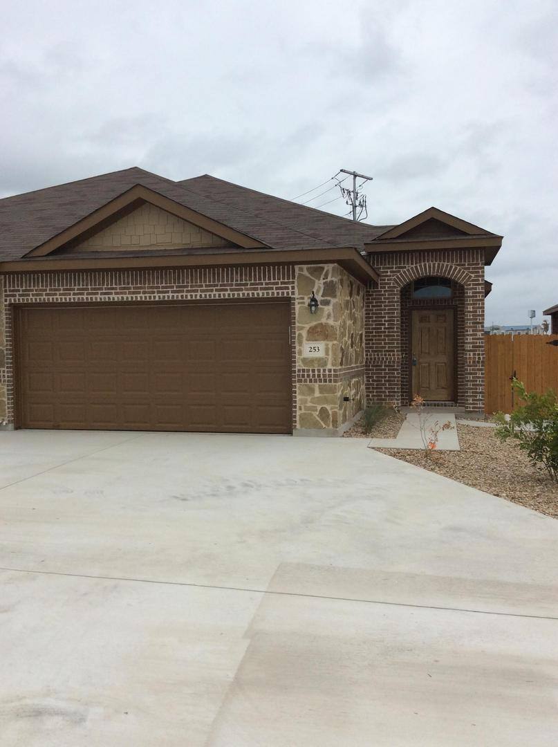 Townhouse for rent at 253 Hidden Springs Dr, Bastrop, TX 78602
