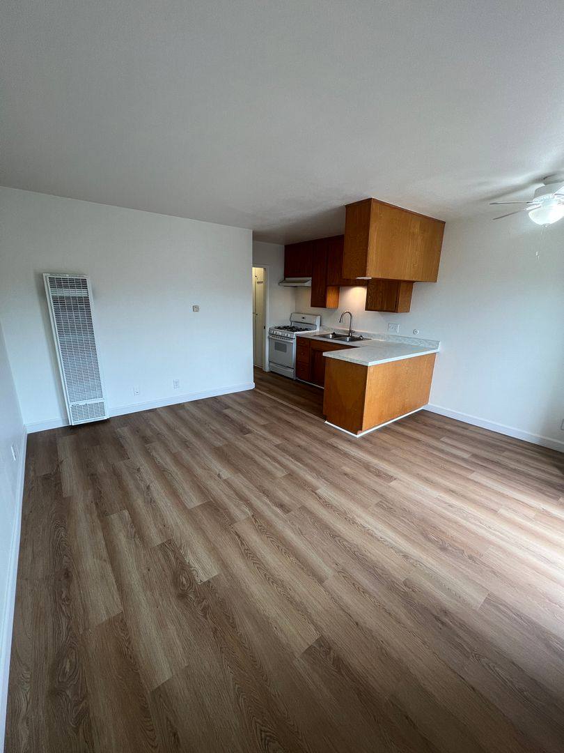 Apartment for rent at 1171 E Meta St, Ventura, CA 93001