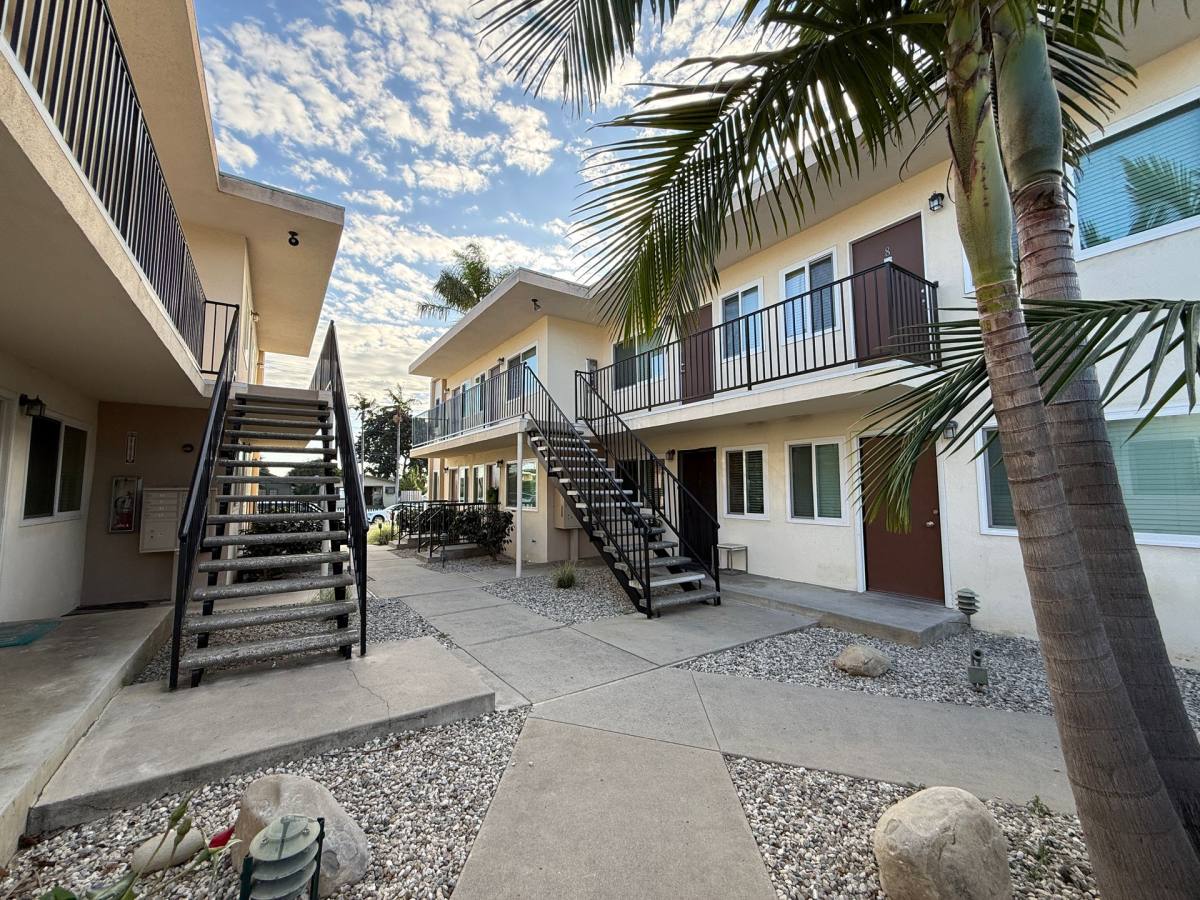 Apartment for rent at 1171 E Meta St, Ventura, CA 93001