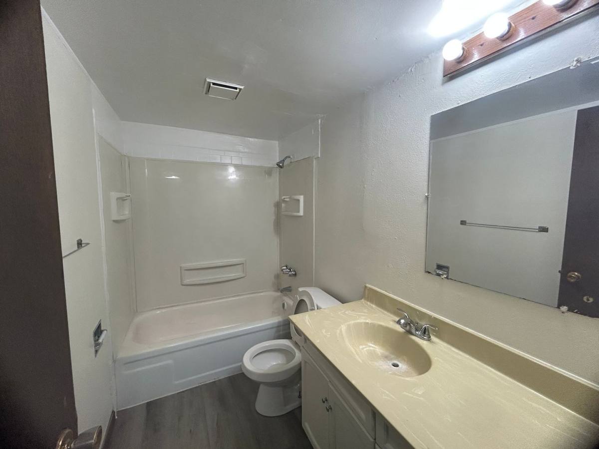 Apartment for rent at 628 W 63rd St, Davenport, IA 52806