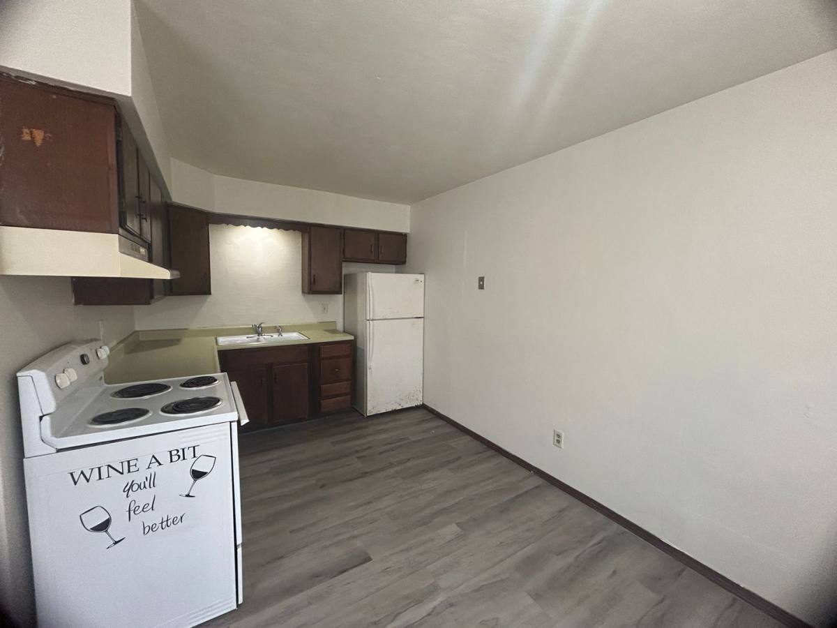Apartment for rent at 628 W 63rd St, Davenport, IA 52806