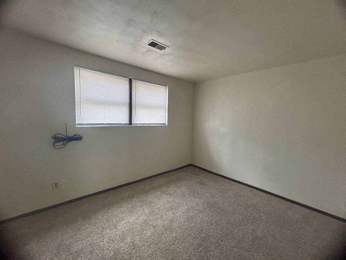 Apartment for rent at 628 W 63rd St, Davenport, IA 52806