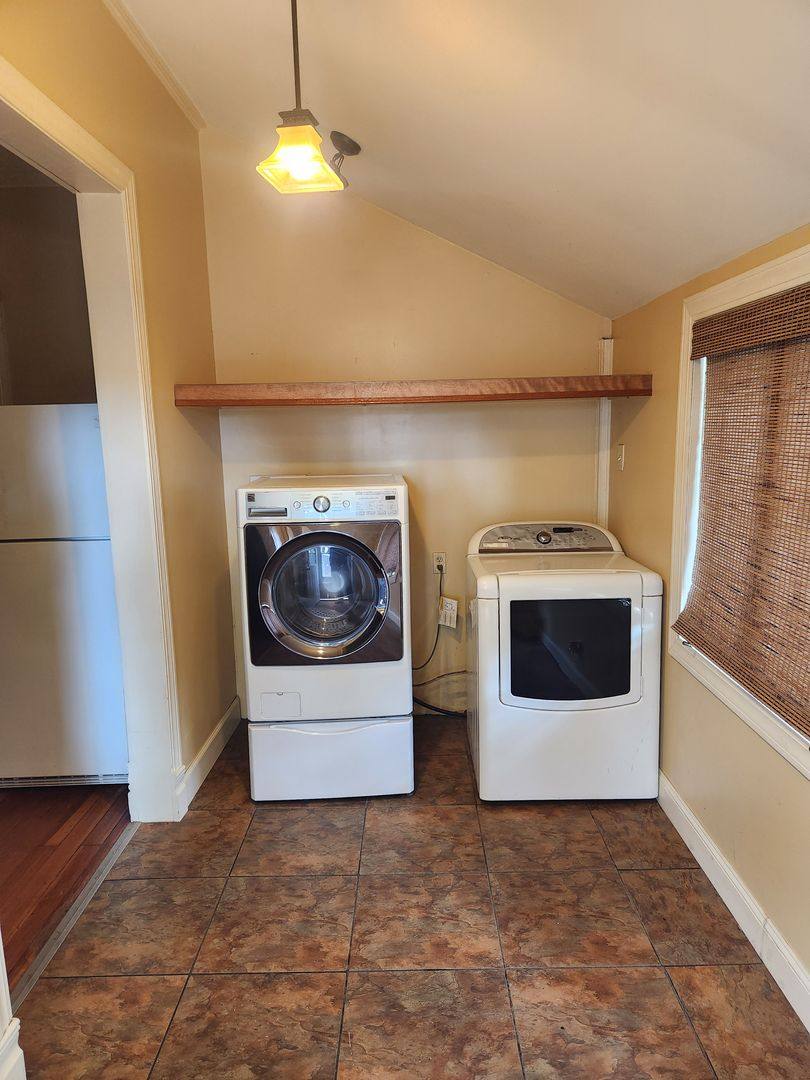 Apartment for rent at 308 S Lincoln Ave, Davenport, IA 52802