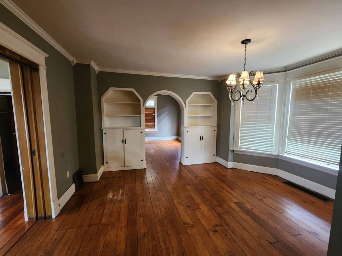 Apartment for rent at 308 S Lincoln Ave, Davenport, IA 52802
