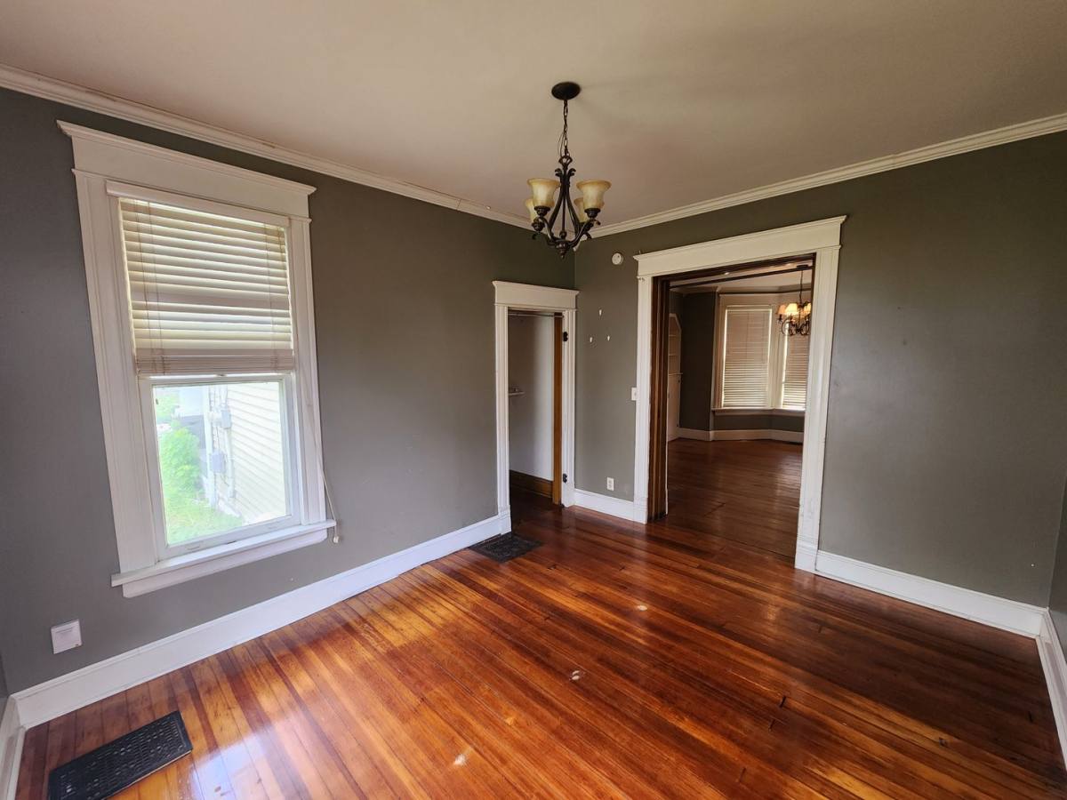Apartment for rent at 308 S Lincoln Ave, Davenport, IA 52802