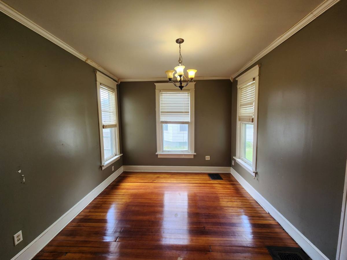 Apartment for rent at 308 S Lincoln Ave, Davenport, IA 52802