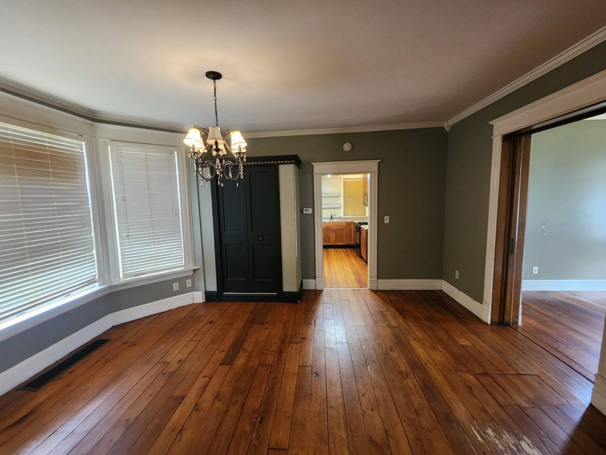 Apartment for rent at 308 S Lincoln Ave, Davenport, IA 52802