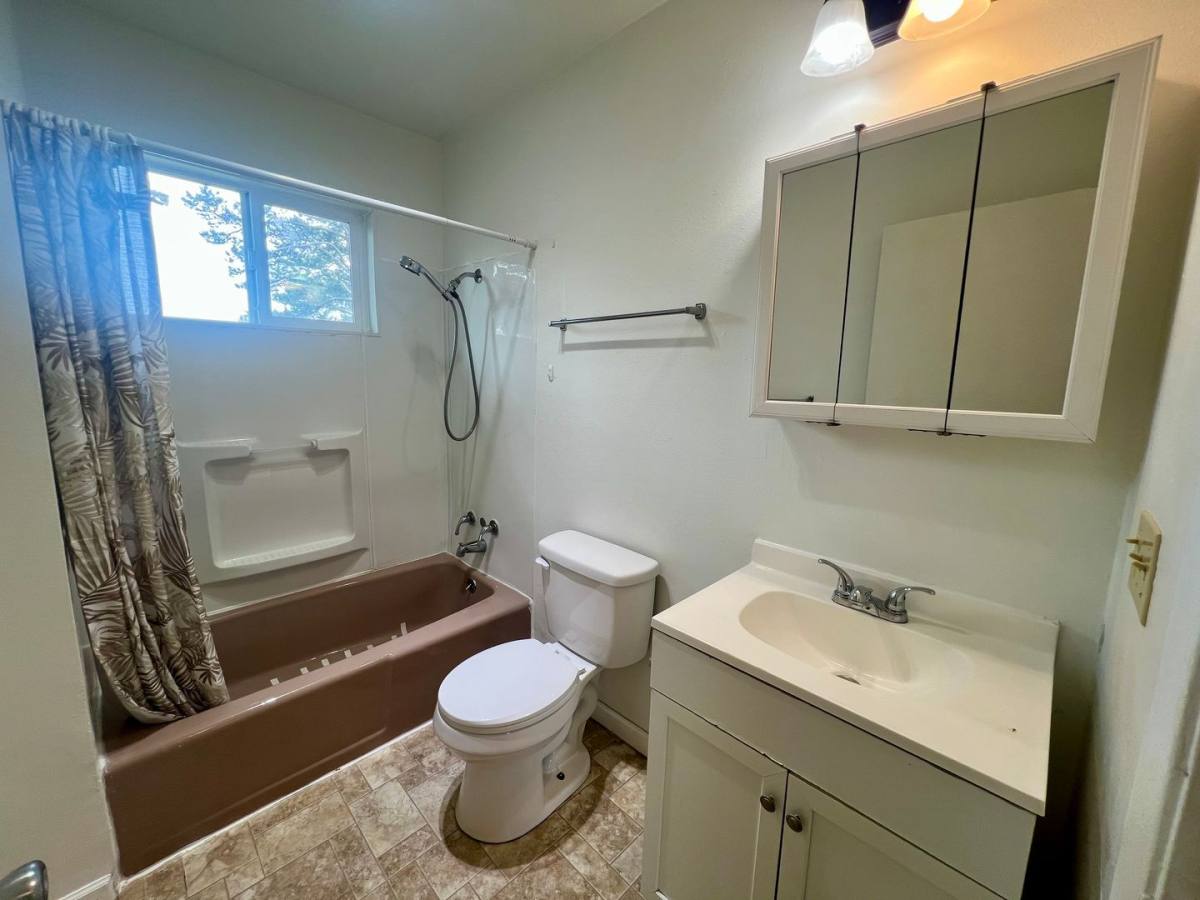 Apartment for rent at 1864 Thomas St, Coos Bay, OR 97420