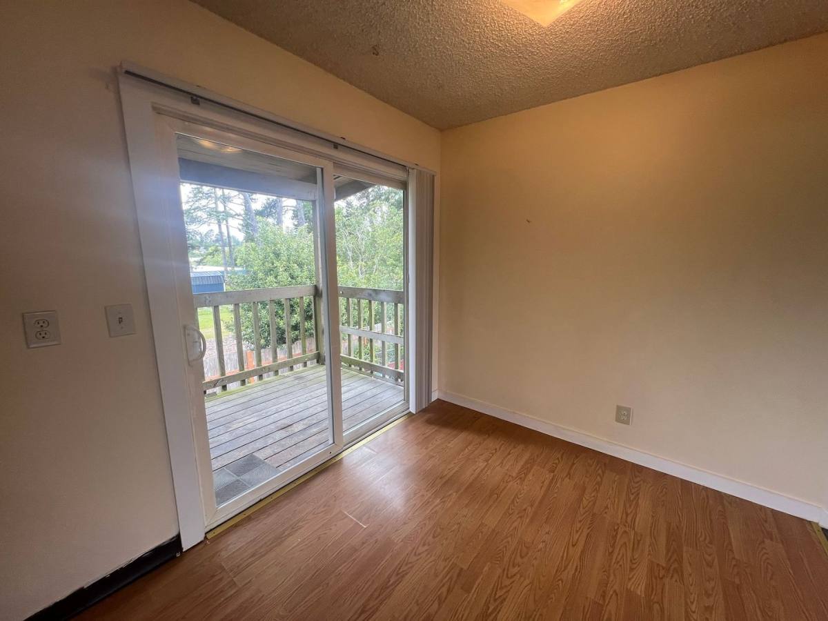 Apartment for rent at 1864 Thomas St, Coos Bay, OR 97420