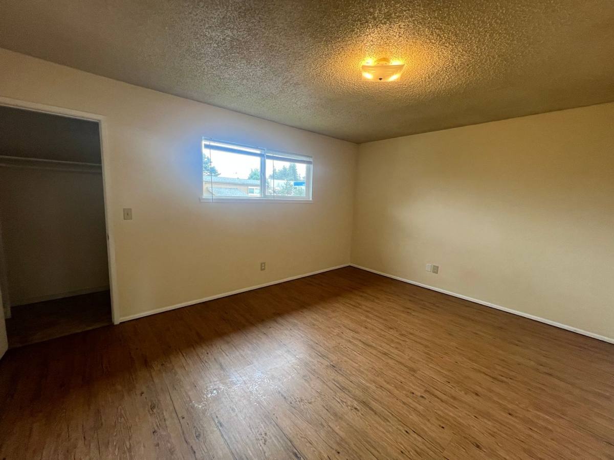 Apartment for rent at 1864 Thomas St, Coos Bay, OR 97420