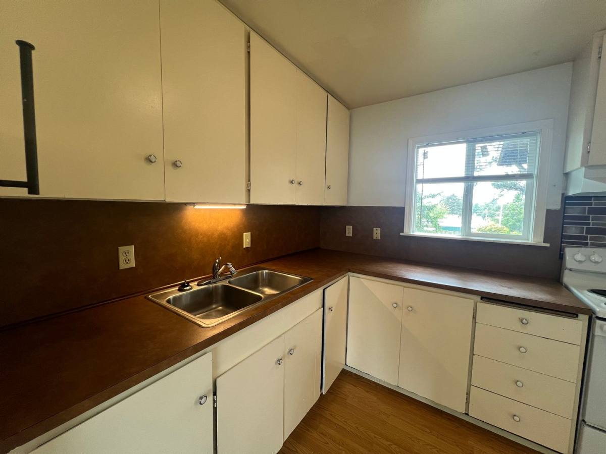 Apartment for rent at 1864 Thomas St, Coos Bay, OR 97420