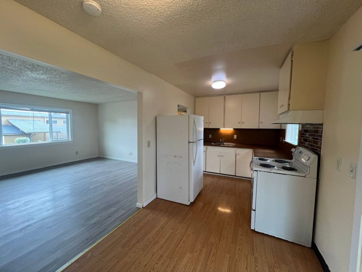 Apartment for rent at 1864 Thomas St, Coos Bay, OR 97420