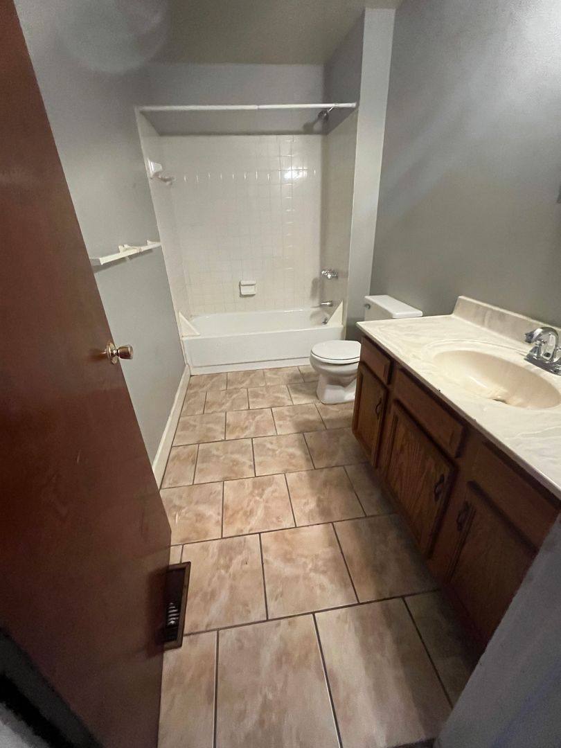 Apartment for rent at 2322 W Chestnut, Louisville, KY 40211