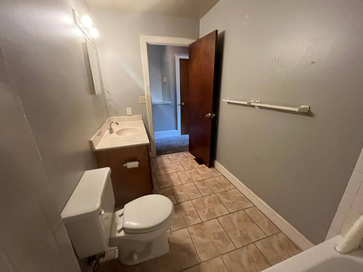 Apartment for rent at 2322 W Chestnut, Louisville, KY 40211
