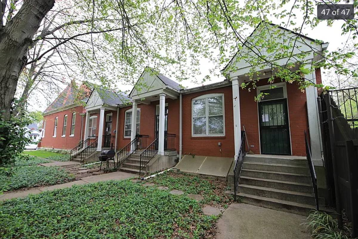Apartment for rent at 2322 W Chestnut, Louisville, KY 40211