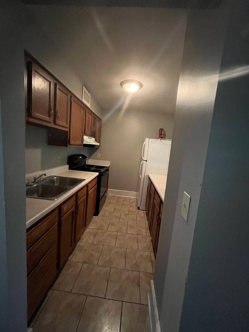 Apartment for rent at 2322 W Chestnut, Louisville, KY 40211