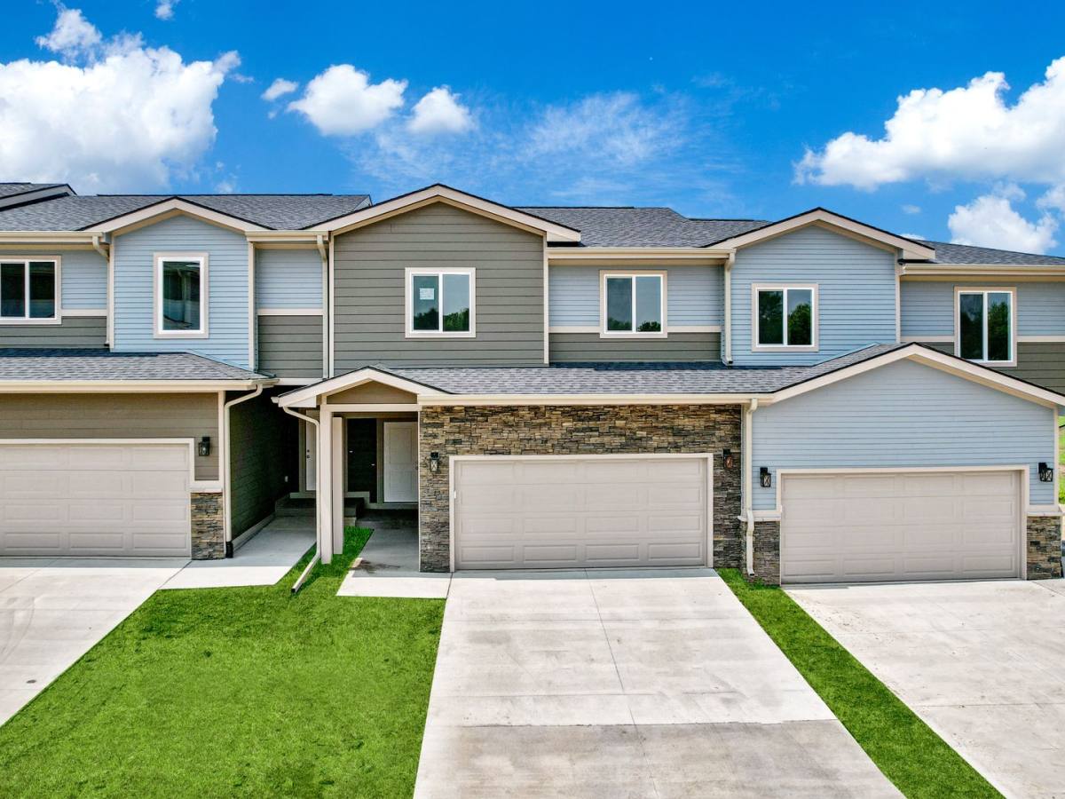 Townhouse for rent at 342 Harmony Ave, West Des Moines, IA 50266