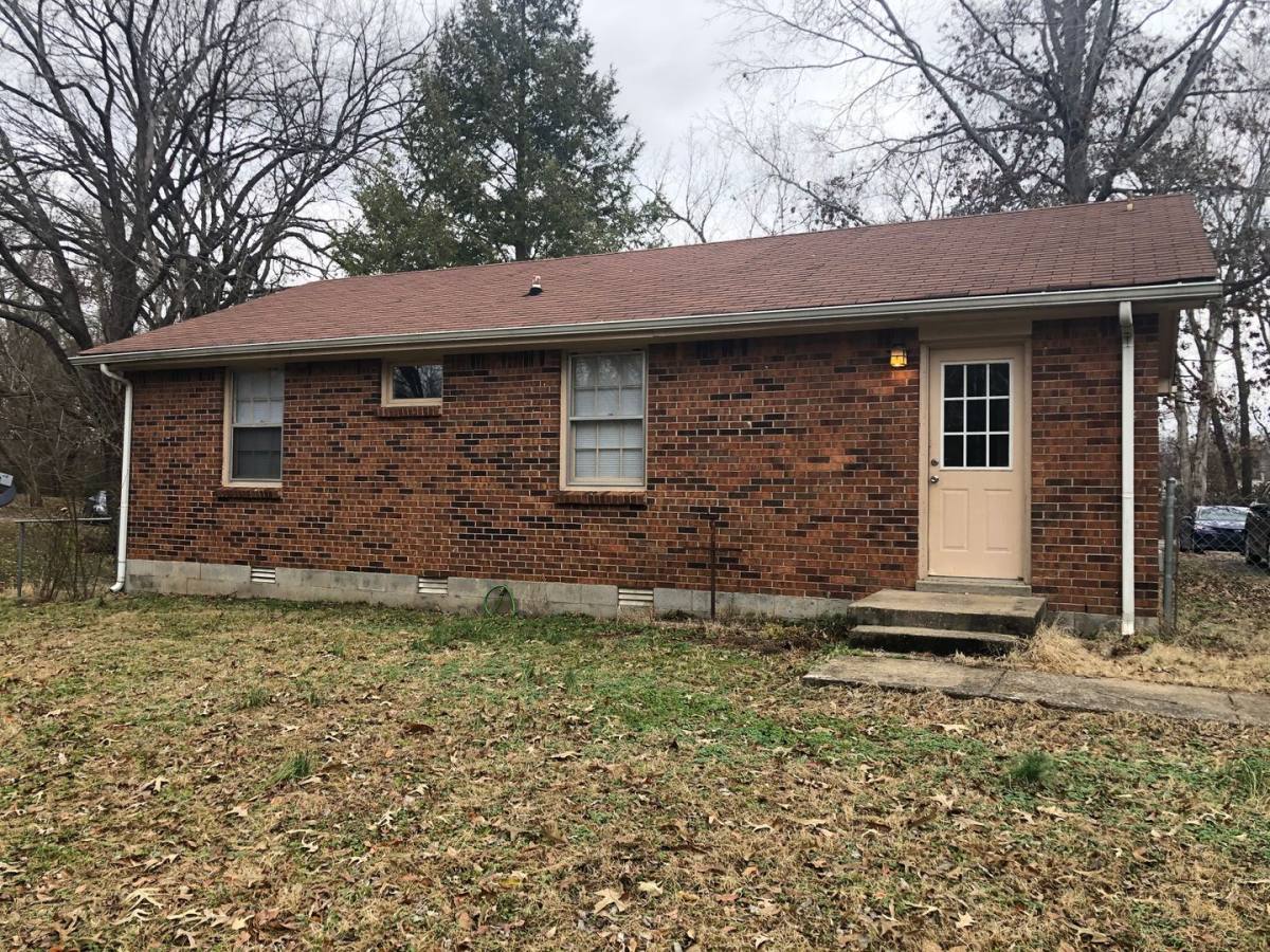 House for rent at 225 Old Hopkinsville Highway, Clarksville, TN 37042